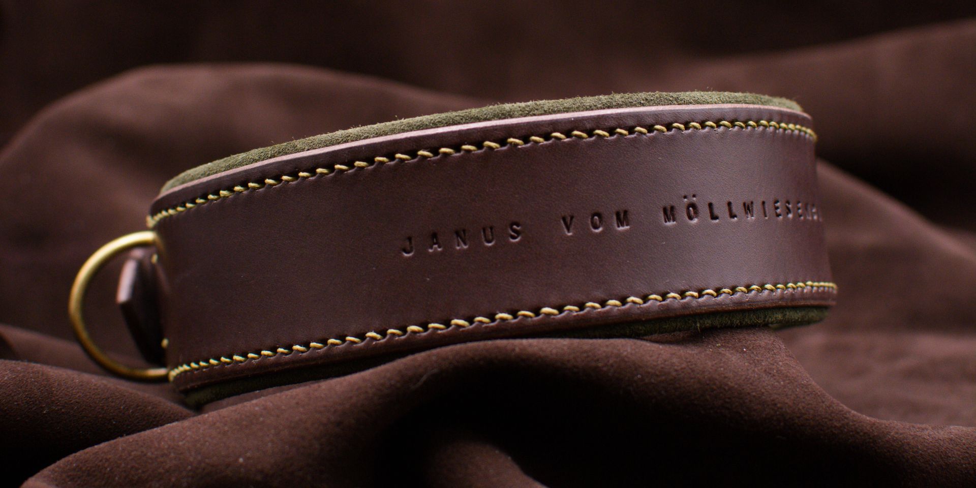 Lederhalsbänder mit Prägung