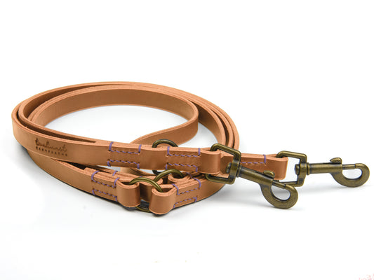 Hundeleine aus Leder - Lederleine Fiona für Hunde Cognac mit Sattlernaht in Lavendel Vintage
